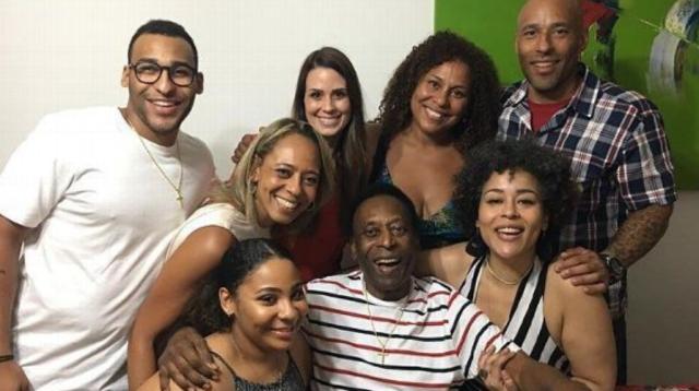 开云入口-贵为球王 贝利遗产1500万美元 现任妻子和7子女分